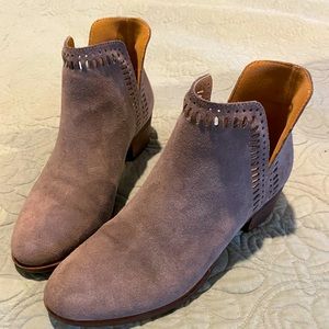 Lucky Grayish-Taupe suede booties size 8
